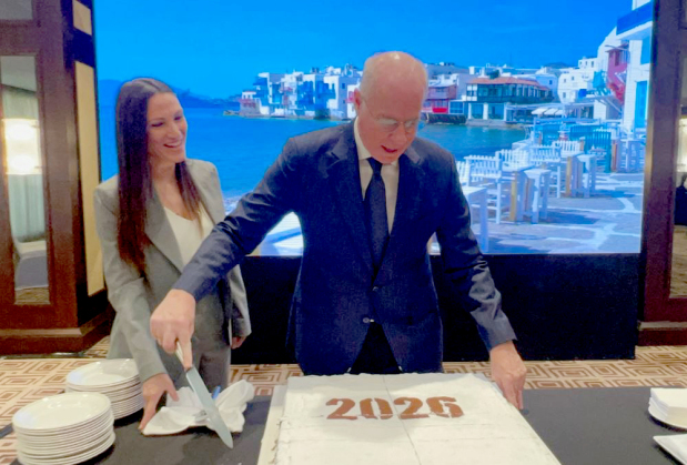 Community welcomes new year with Greek pie-cutting ritual